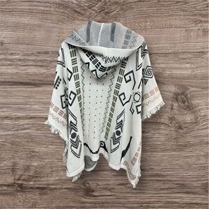 Muan Poncho One Size Boho Aztec Bohochic